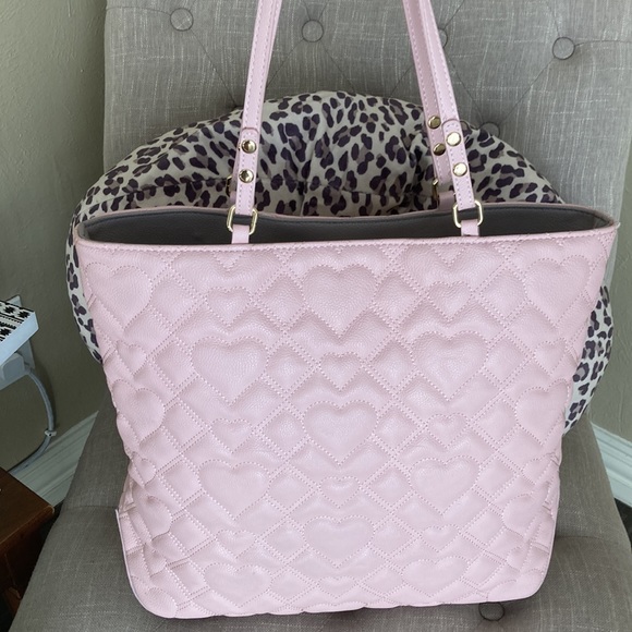🆑 Betsey Johnson Quilted Puffy Heart Swag Tote. Gray/pink/purple hue Tote Bag - Picture 3 of 17